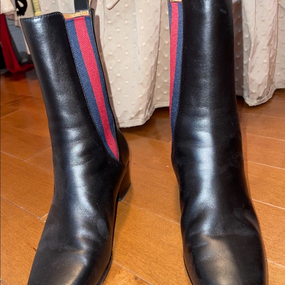 ♥️Gucci size 6.5 black leather boots. Offers welcomed- must go!!!!!♥️ - Picture 8 of 8